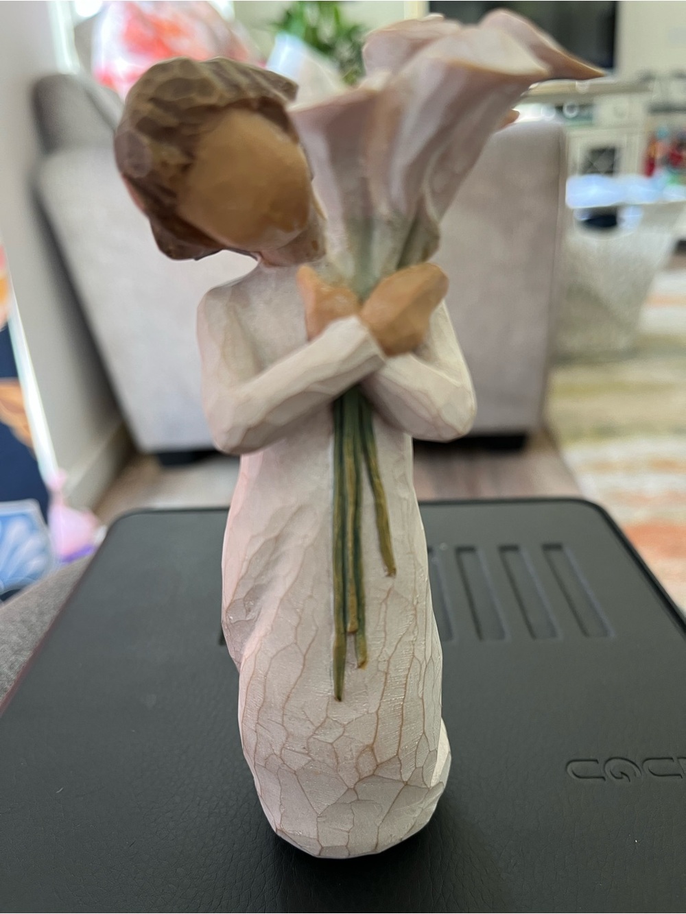 DAMAGED 

Willow Tree Figurine Girl with Calla Lilies in Cream and Brown